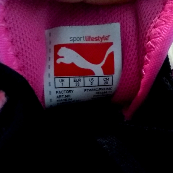 Puma sneakers girls size 2 - Picture 2 of 8